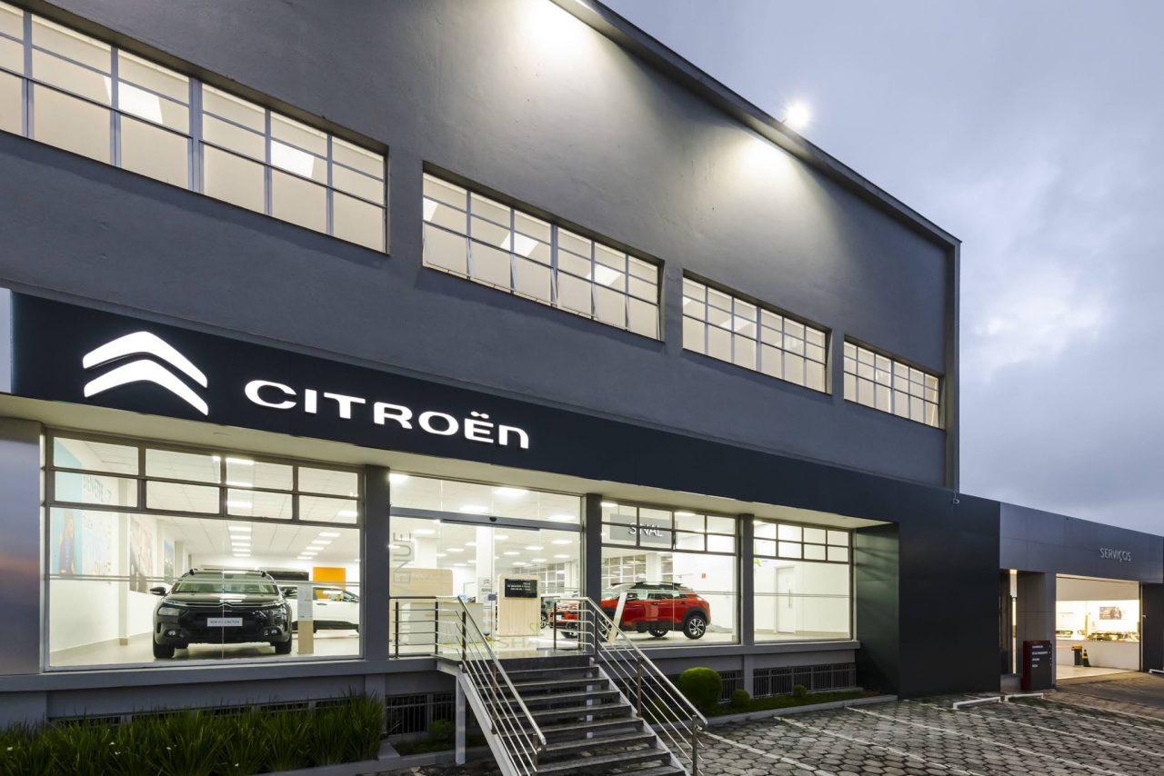Concessionária Citroën em terreno dividido com a Fiat