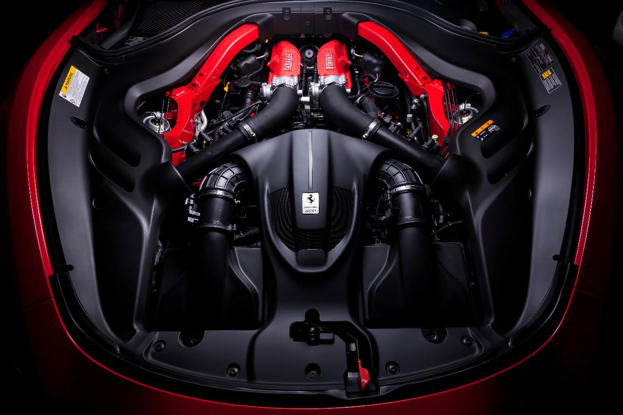 Ferrari Roma tem motor V8 de 620 cv